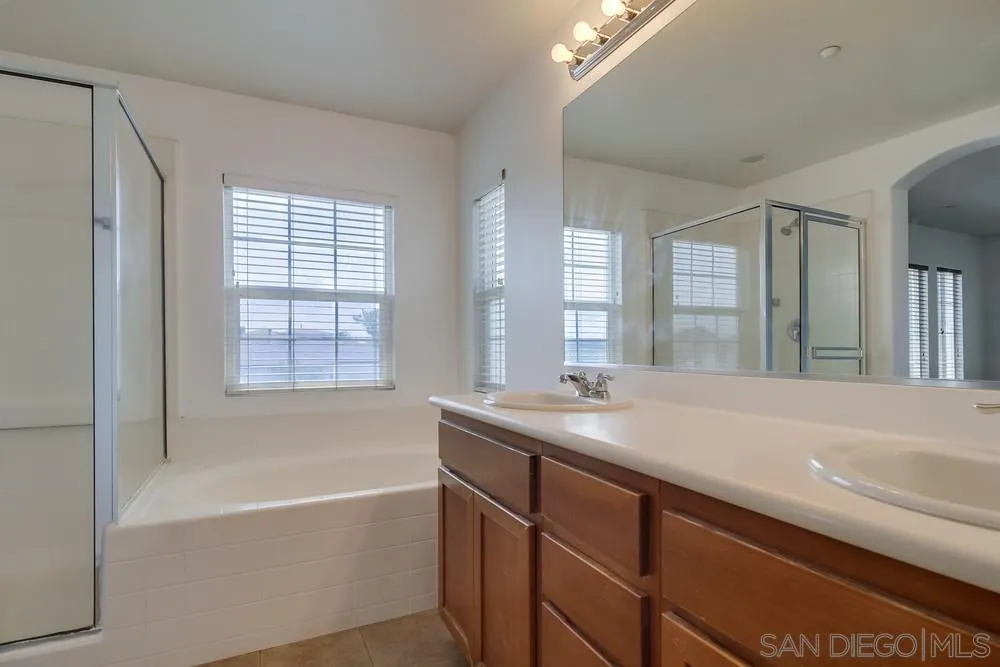 https://cdn.realtyfeed.com/cdn/127/250033214/2485bcc9dd7e57faea6da1ceecbdfbc2.webp