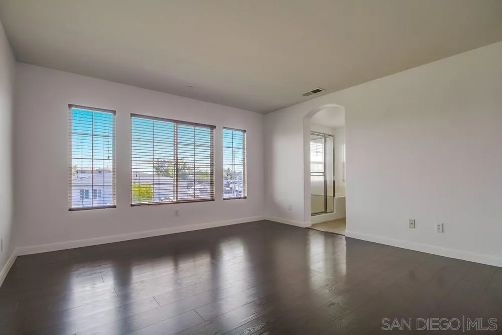 https://cdn.realtyfeed.com/cdn/127/250033214/4b39a8e780c5cec688e92c1d48489df5.webp