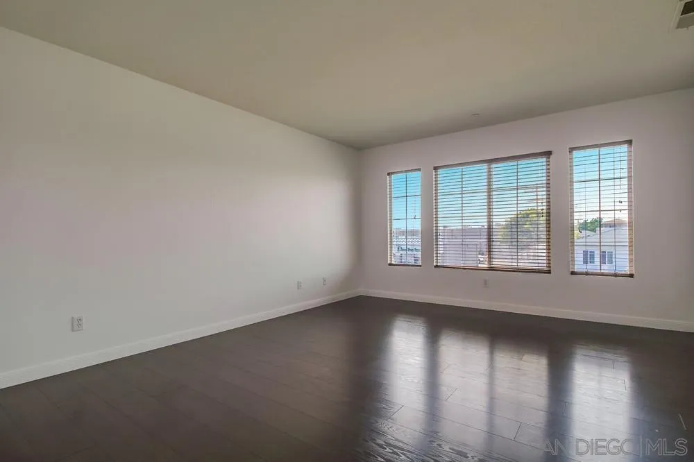 https://cdn.realtyfeed.com/cdn/127/250033214/aae0410f3bc85f683781ac1286d3b4f0.webp