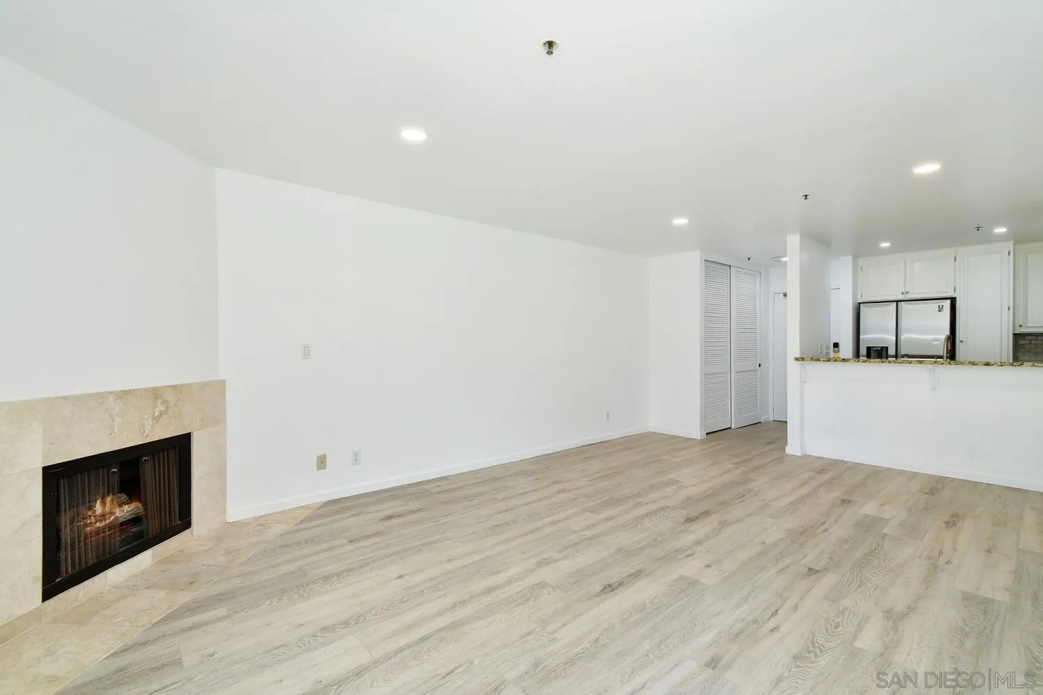 Photo #5: 250033218 Listing 