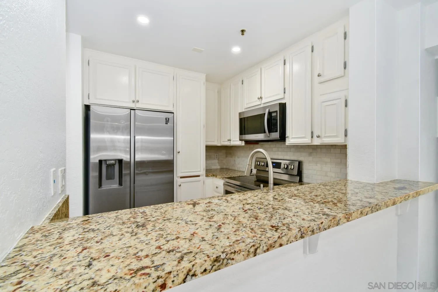Photo #3: 250033218 Listing 