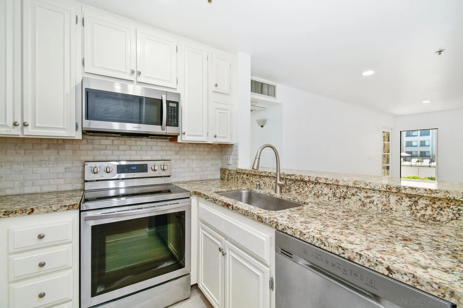 Photo #2: 250033218 Listing 