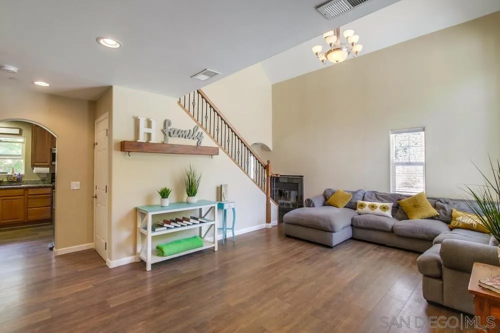 https://cdn.realtyfeed.com/cdn/127/250033238/1adc2fea2e42a31c5f14916d5529e31f.webp