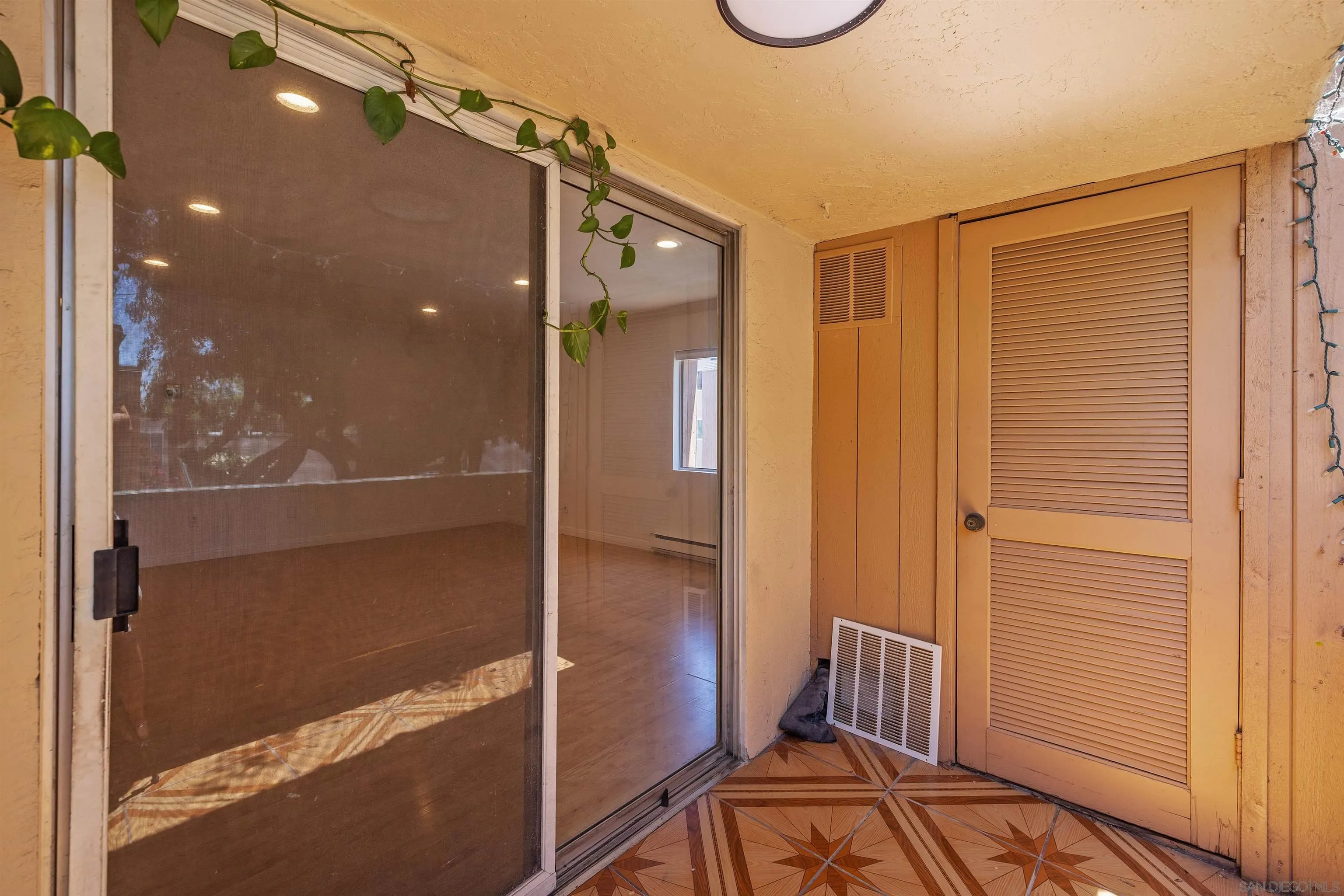 https://cdn.realtyfeed.com/cdn/127/250033240/3a2aab3e426d873f47db19febff4986d.webp