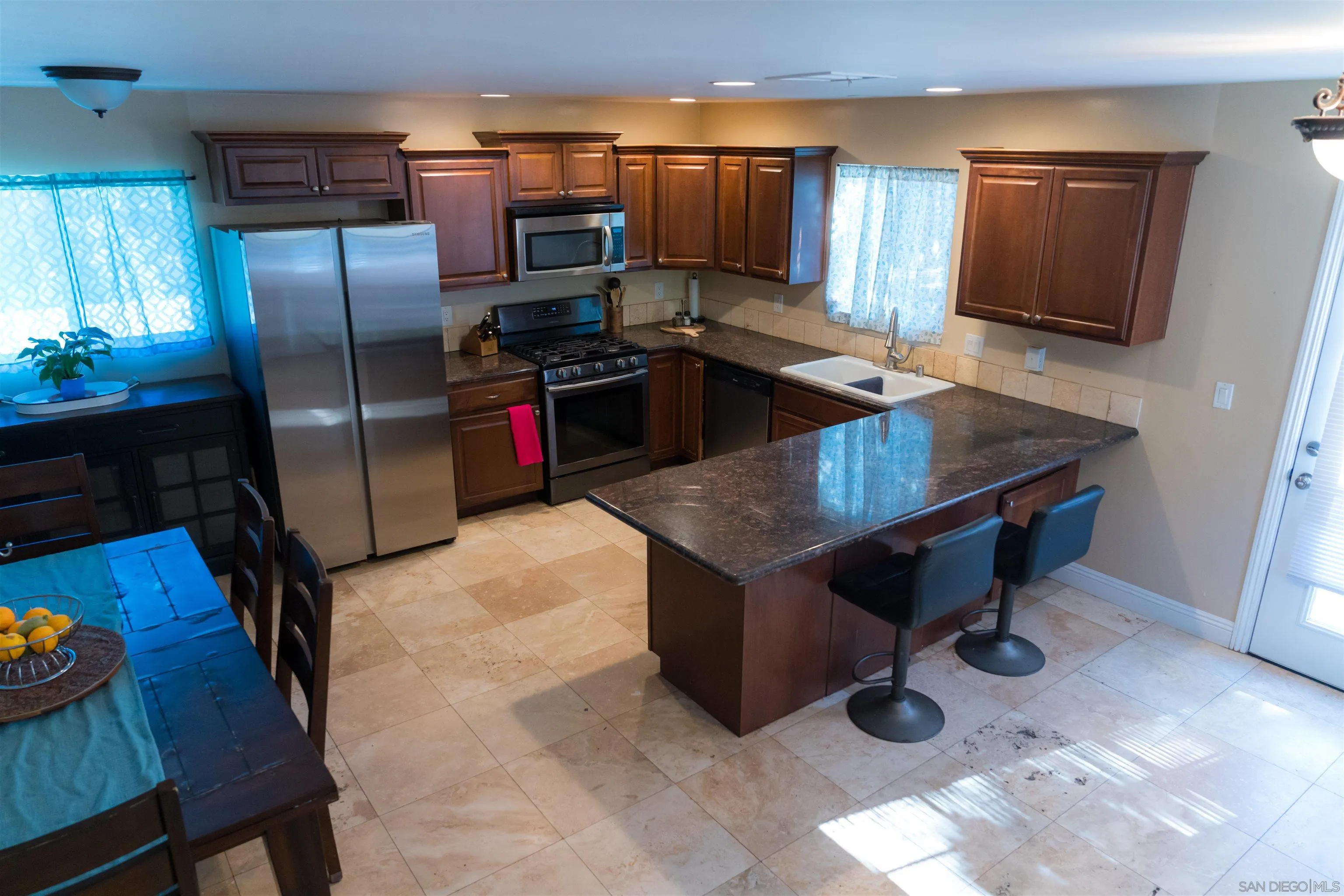 https://cdn.realtyfeed.com/cdn/127/250033289/bfe4a136168818fe2b09cad143975837.webp