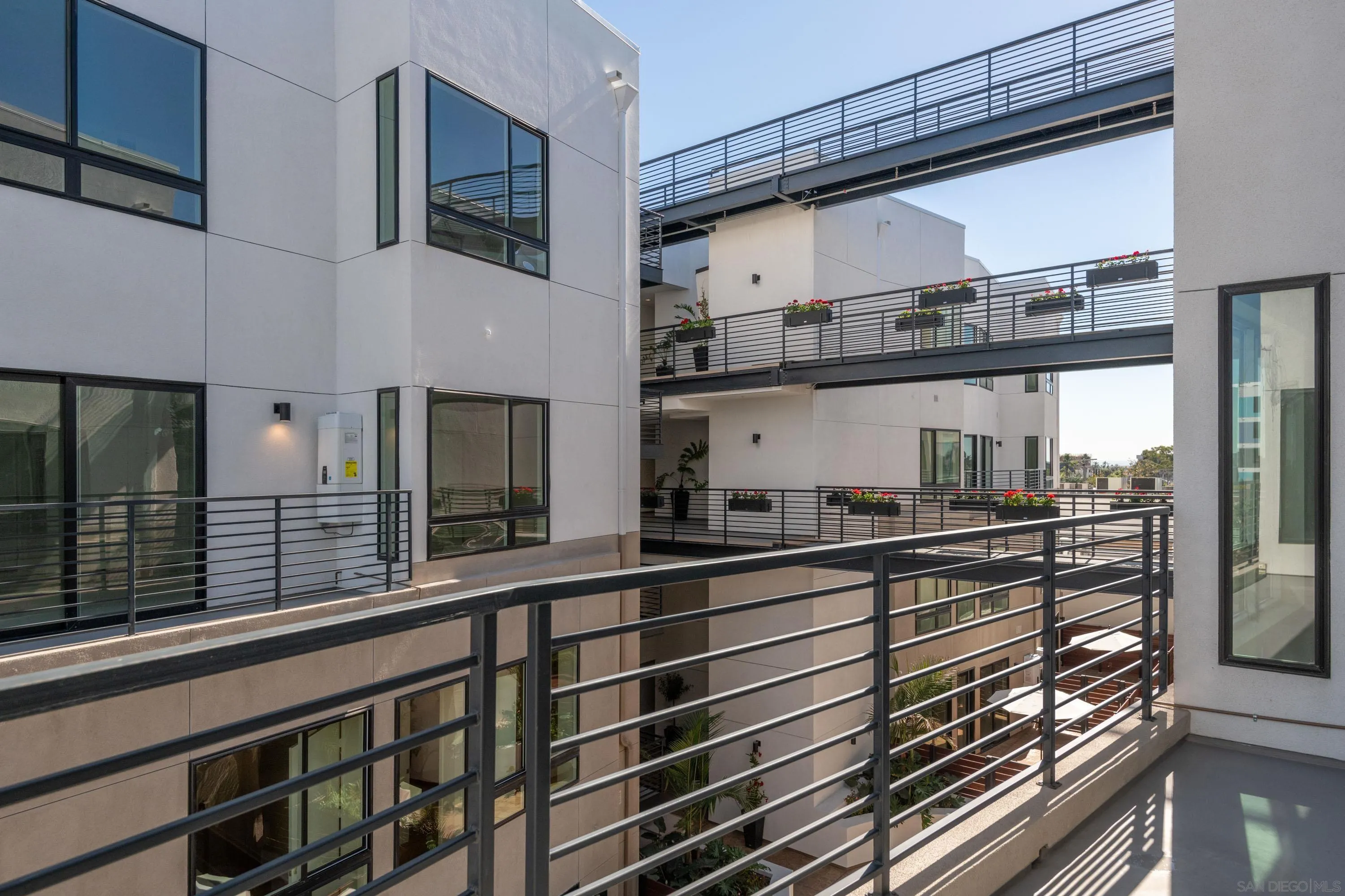 https://cdn.realtyfeed.com/cdn/127/250033293/27a391479dbc50cce0058dd68ebad6b0.webp