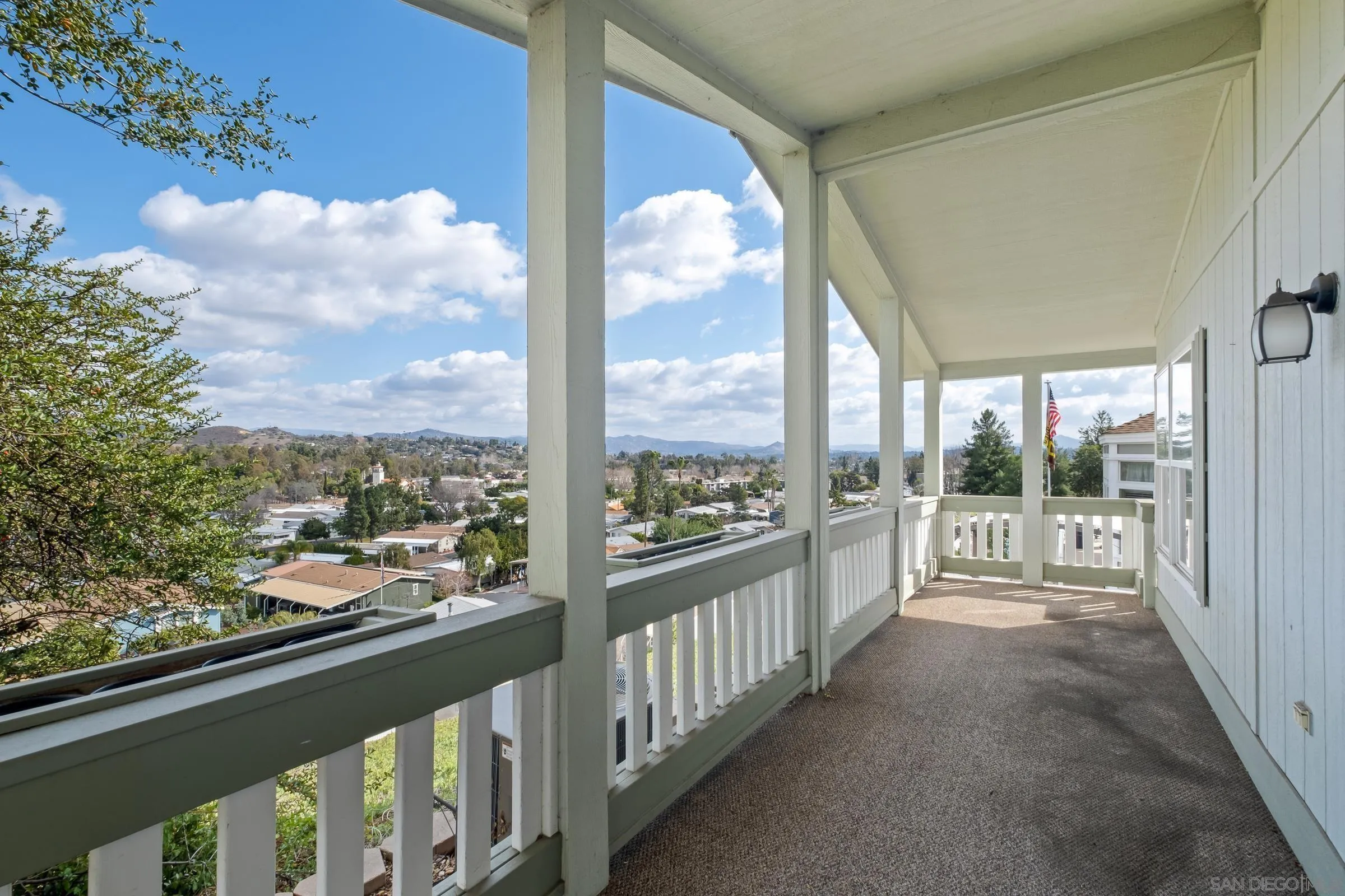 https://cdn.realtyfeed.com/cdn/127/250033298/33d8d52299e59f2bb48f3851a858c45d.webp