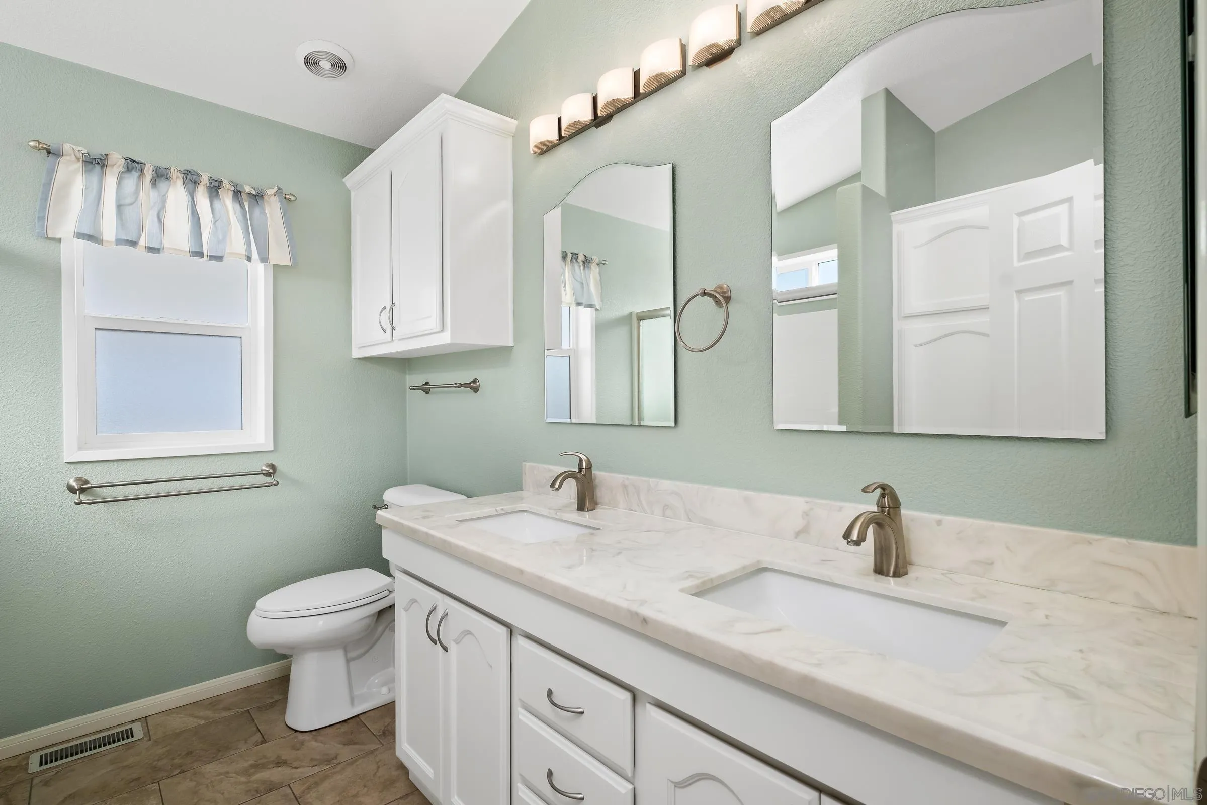 https://cdn.realtyfeed.com/cdn/127/250033298/aa4c3f517a69ba53da4ba9dda1eae8bb.webp