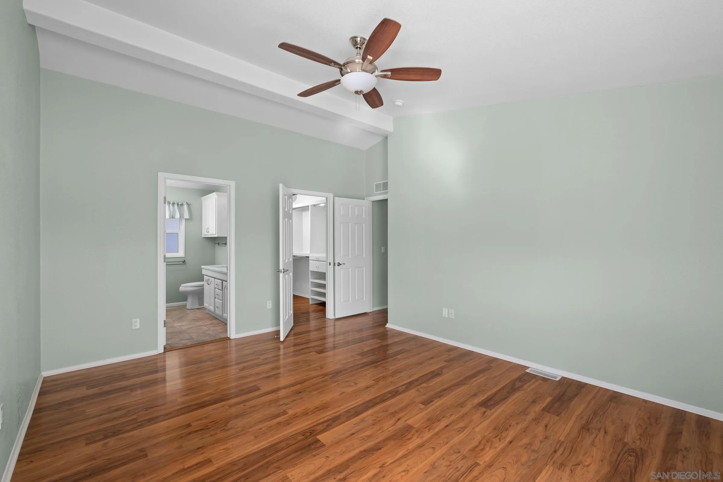 https://cdn.realtyfeed.com/cdn/127/250033298/aec1a5fa7e0cfda9b8aa1026c48f11e2.webp