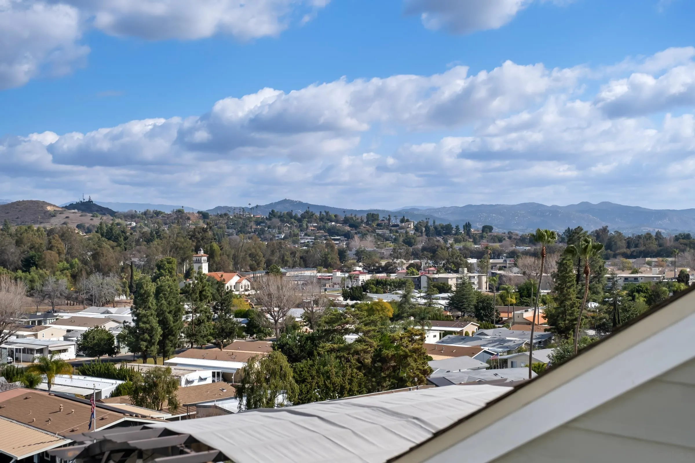 https://cdn.realtyfeed.com/cdn/127/250033298/cb592f929636ed0ee9ac26416af51c6f.webp