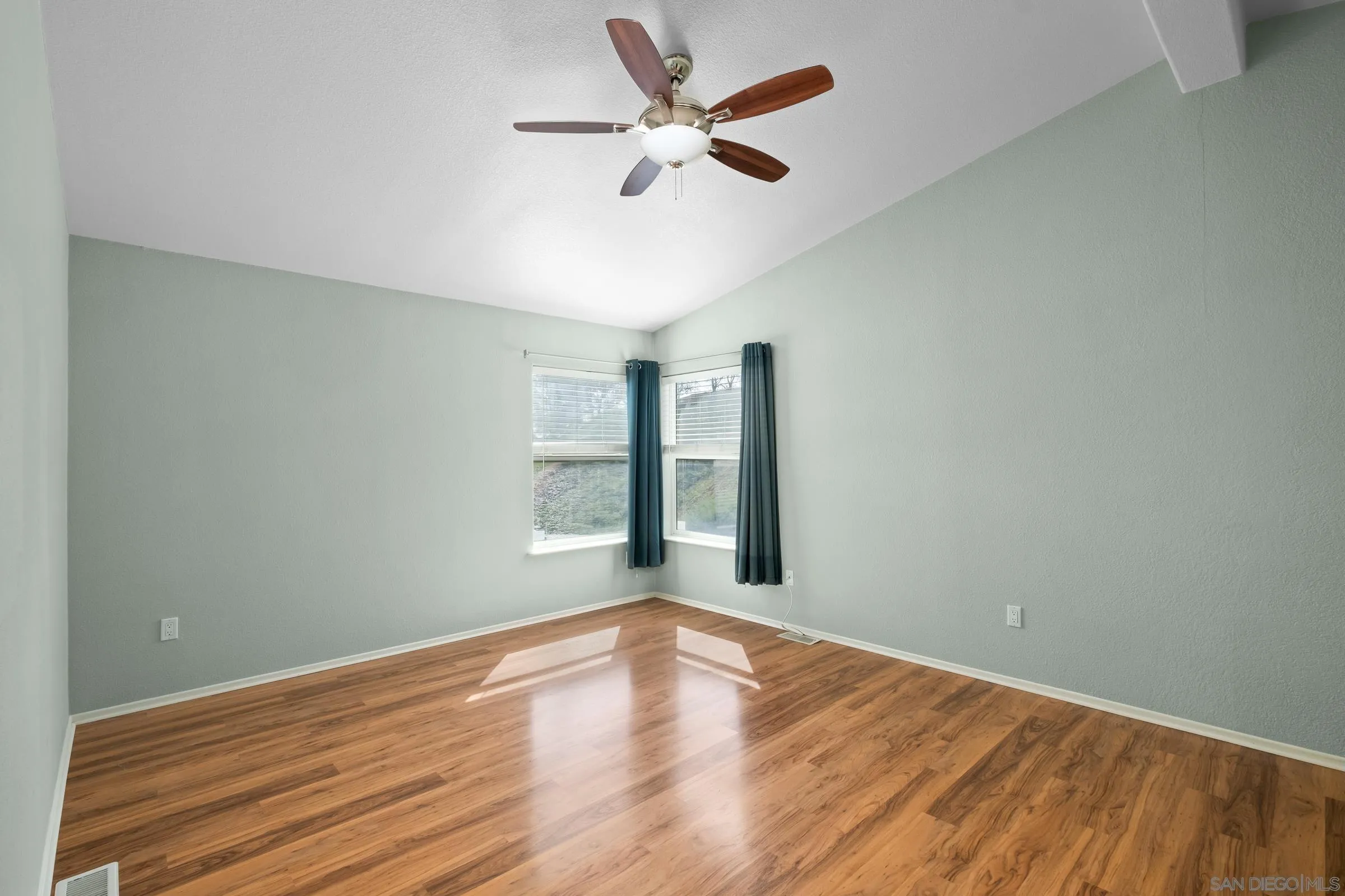 https://cdn.realtyfeed.com/cdn/127/250033298/e23f0325fa0e3928e0cd40a87686e225.webp