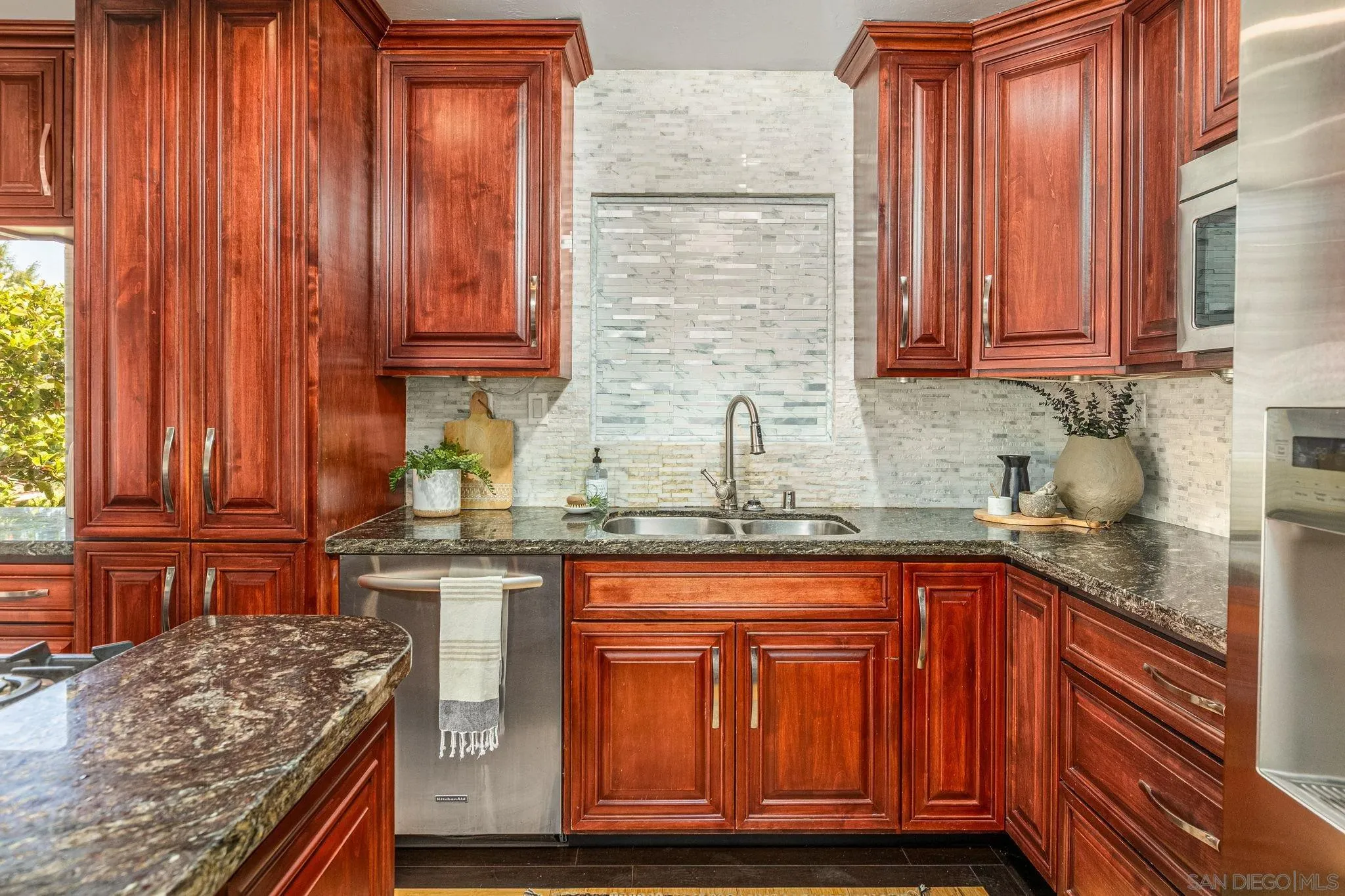 https://cdn.realtyfeed.com/cdn/127/250033299/7f4301962e8d78e1493ea7aa3a52ad37.webp