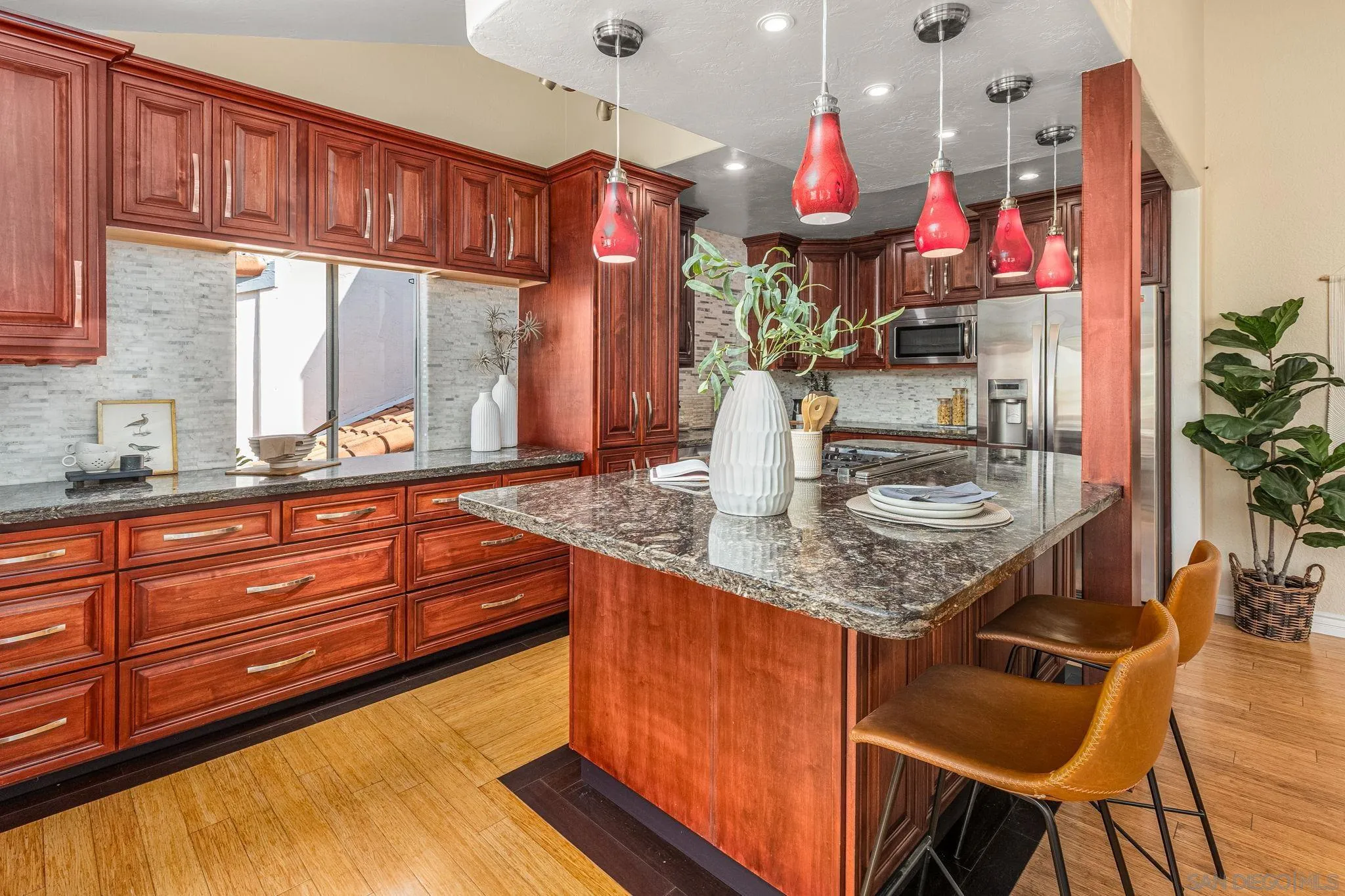 https://cdn.realtyfeed.com/cdn/127/250033299/94b63fe7cdbce033d94600754bcef1a4.webp