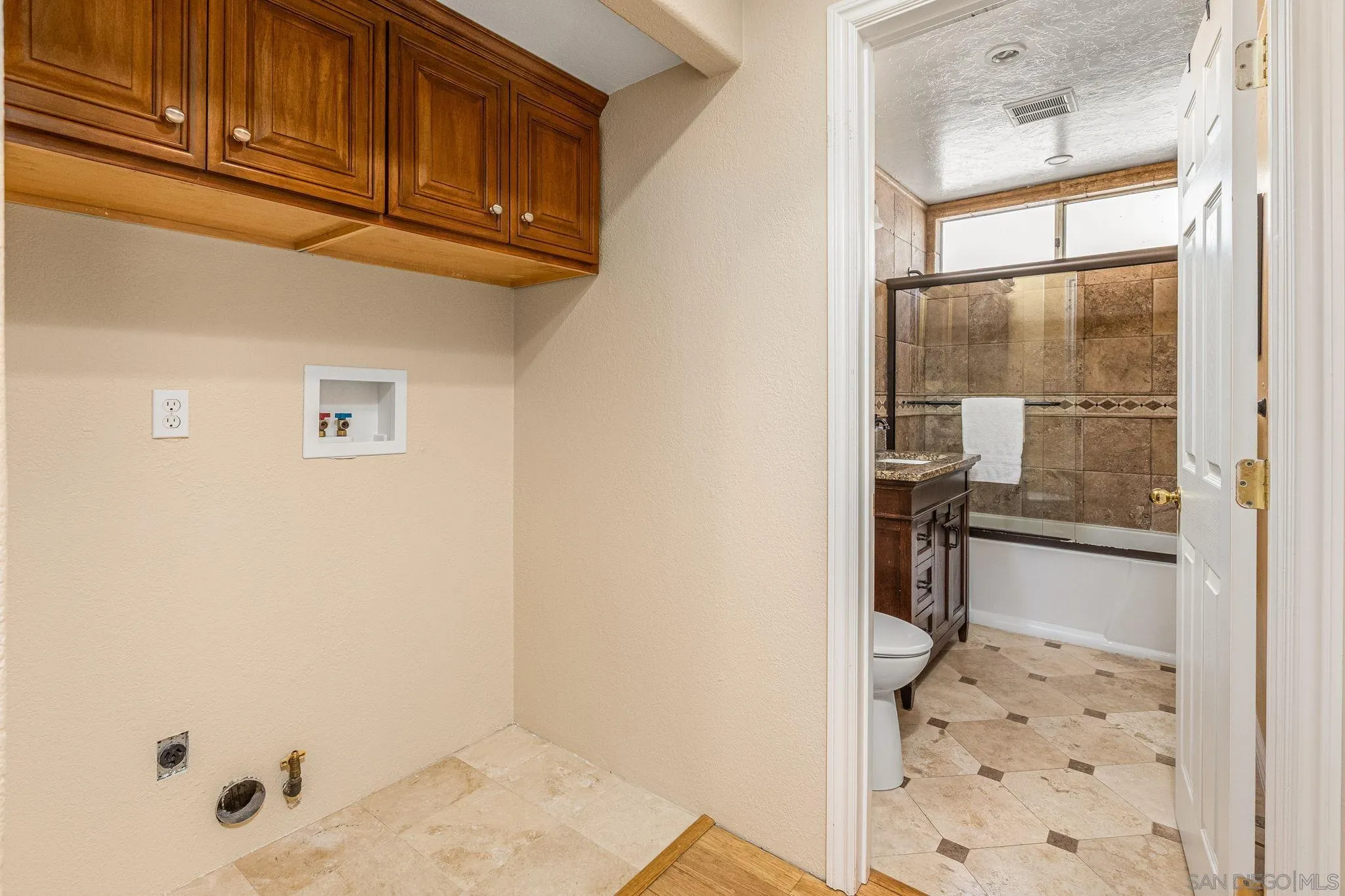 https://cdn.realtyfeed.com/cdn/127/250033299/9b4f8f0d1329f9bece54ba2bf4ca476c.webp