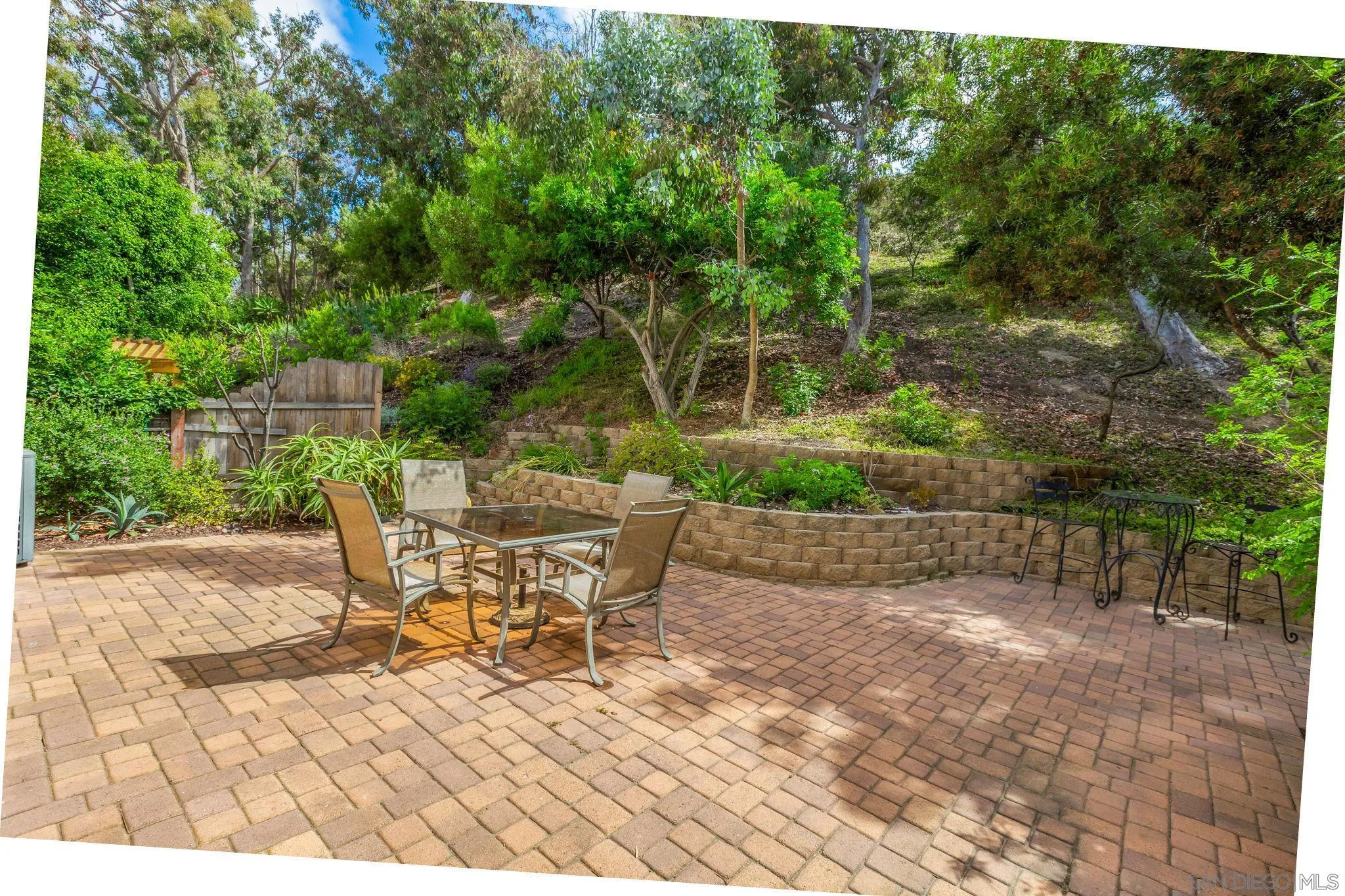 https://cdn.realtyfeed.com/cdn/127/250033299/db574c62339a187579826815ddad238f.webp