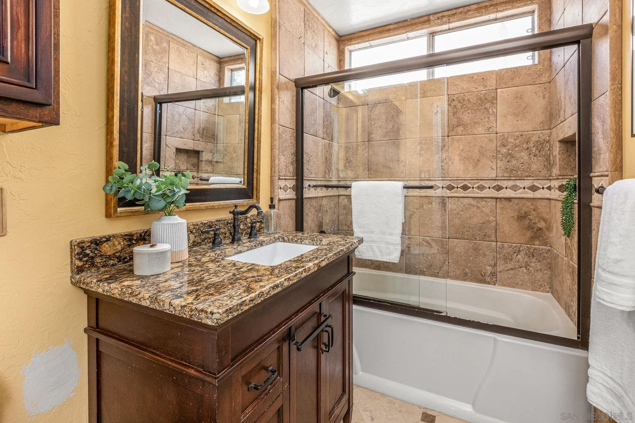 https://cdn.realtyfeed.com/cdn/127/250033299/f33c6139ff464560efc6913d3a925623.webp