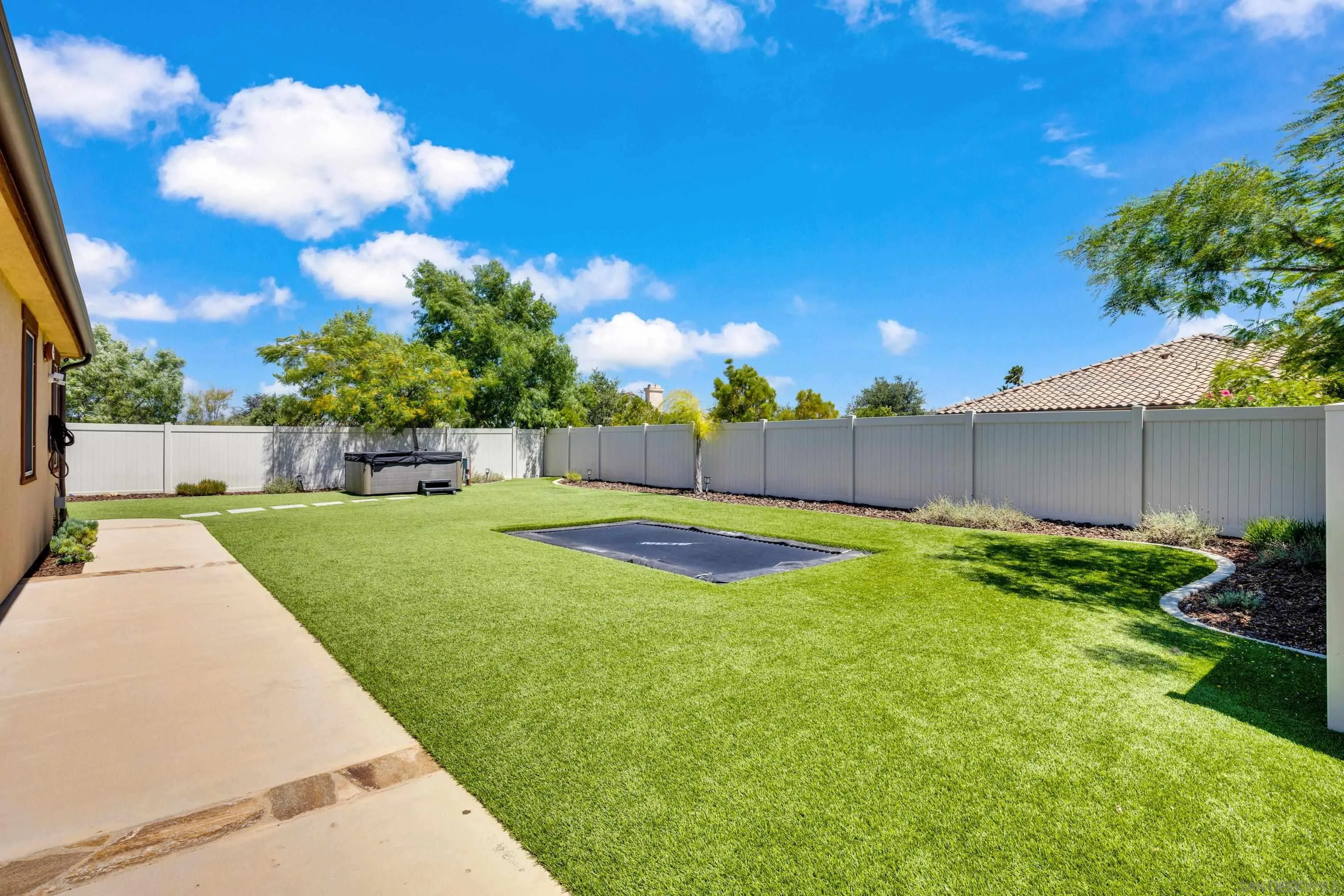 https://cdn.realtyfeed.com/cdn/127/250033302/066a47cad106ab4b481e1ec3d427bb6c.webp