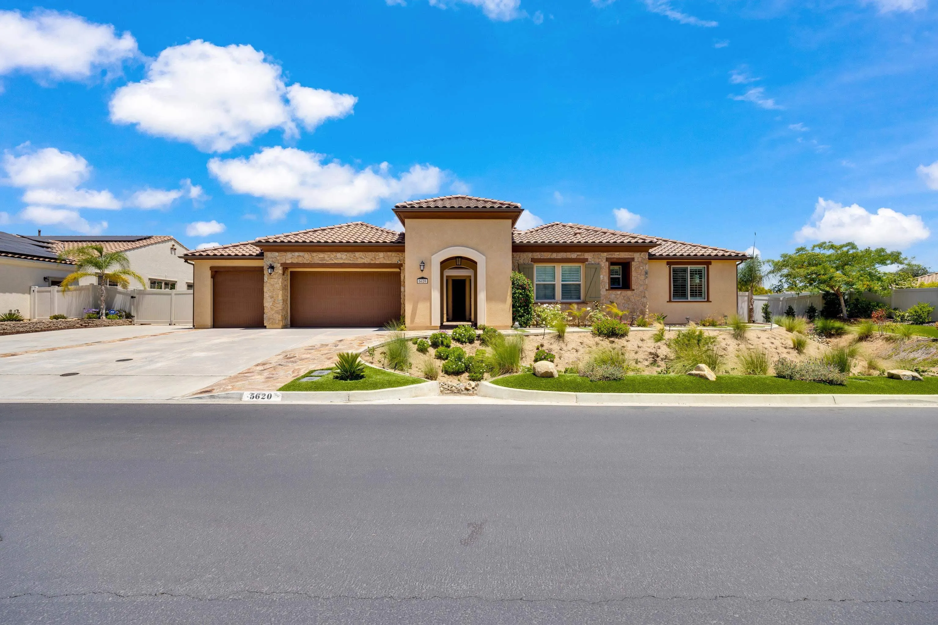 https://cdn.realtyfeed.com/cdn/127/250033302/29d80a1d78baa2d21bdd4ccba3e0f60e.webp
