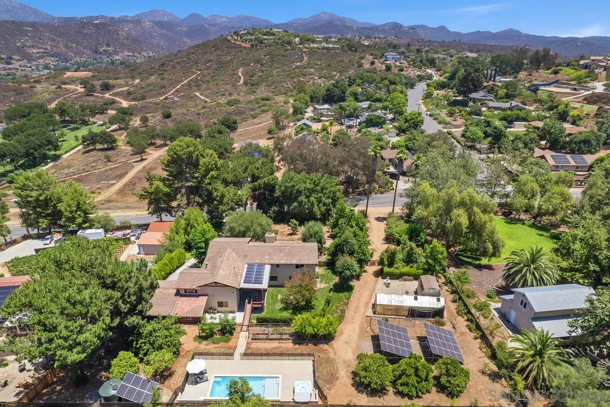 https://cdn.realtyfeed.com/cdn/127/250033303/0cb6b630383b5b1ed6dce26ae6b8b8a4.webp