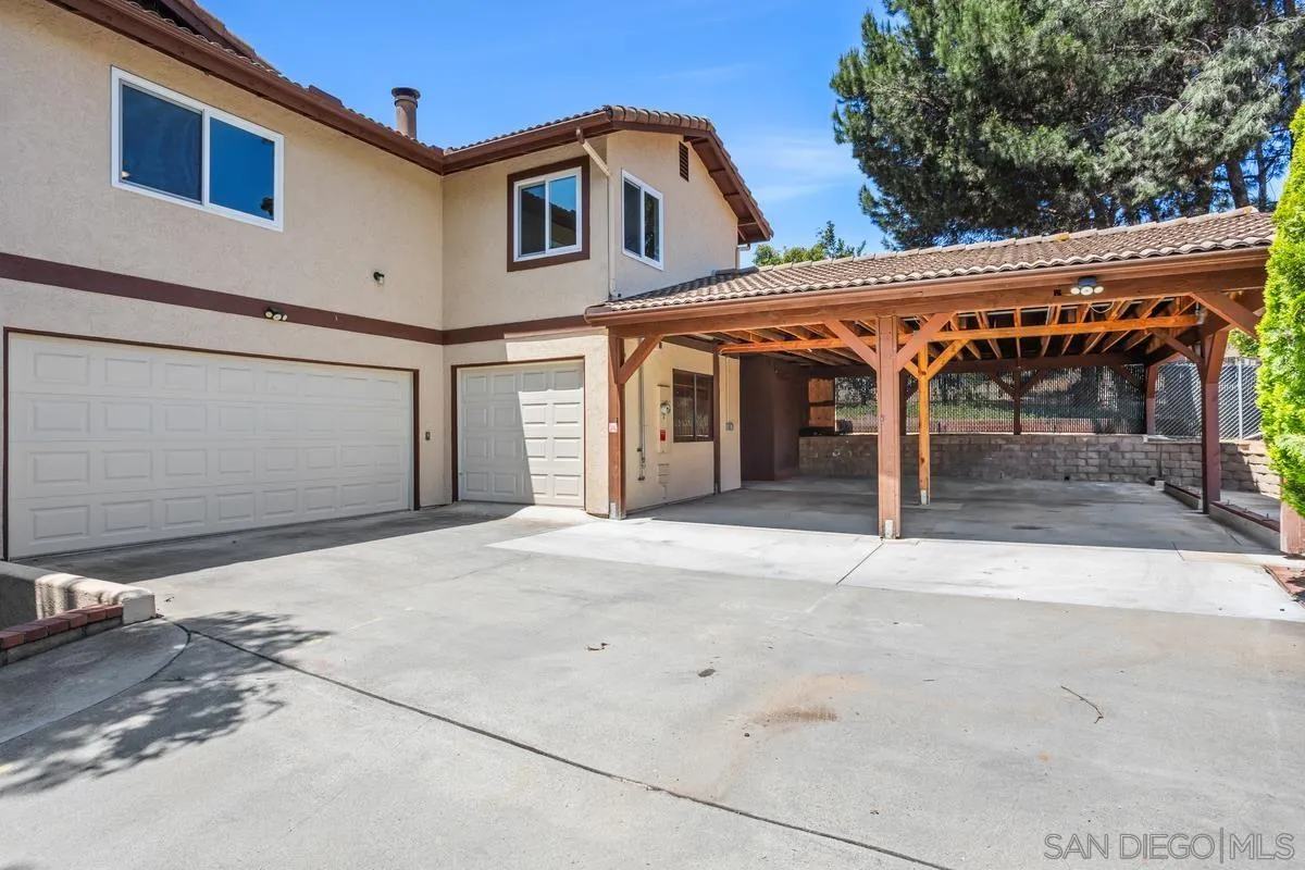 https://cdn.realtyfeed.com/cdn/127/250033303/4eb698418f0422a7b9d265486bdae7f6.webp