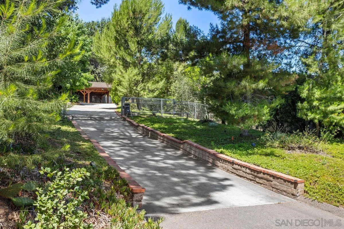 https://cdn.realtyfeed.com/cdn/127/250033303/a74ecc4ab5007852754e88869a79c0dc.webp