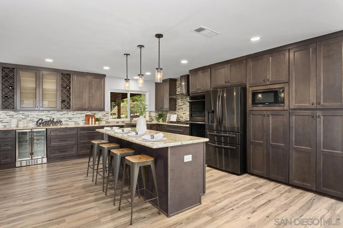 https://cdn.realtyfeed.com/cdn/127/250033303/efc3b386a0a13c8fe258c0be059e6d31.webp