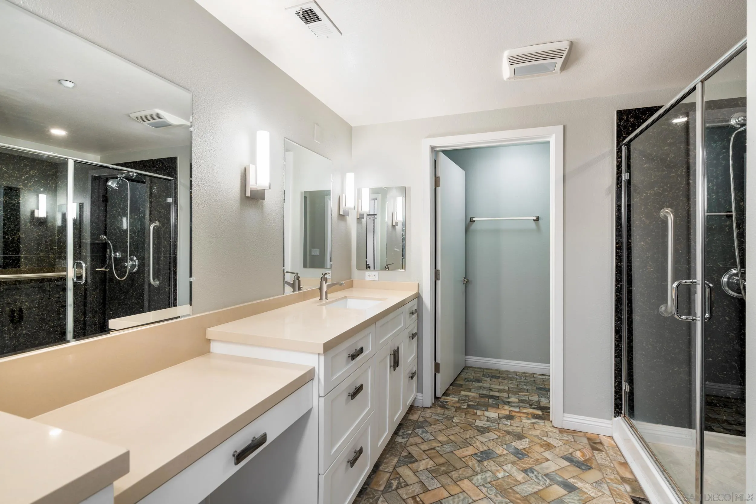 Photo #16: 250033308 Listing: Photo #16