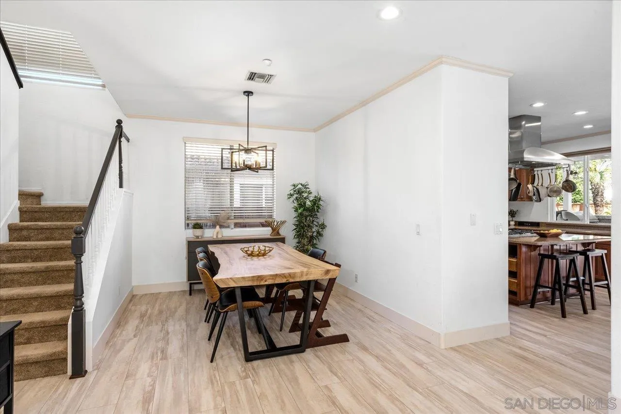 https://cdn.realtyfeed.com/cdn/127/250033310/651bfdda2966667c811682db922ccb84.webp