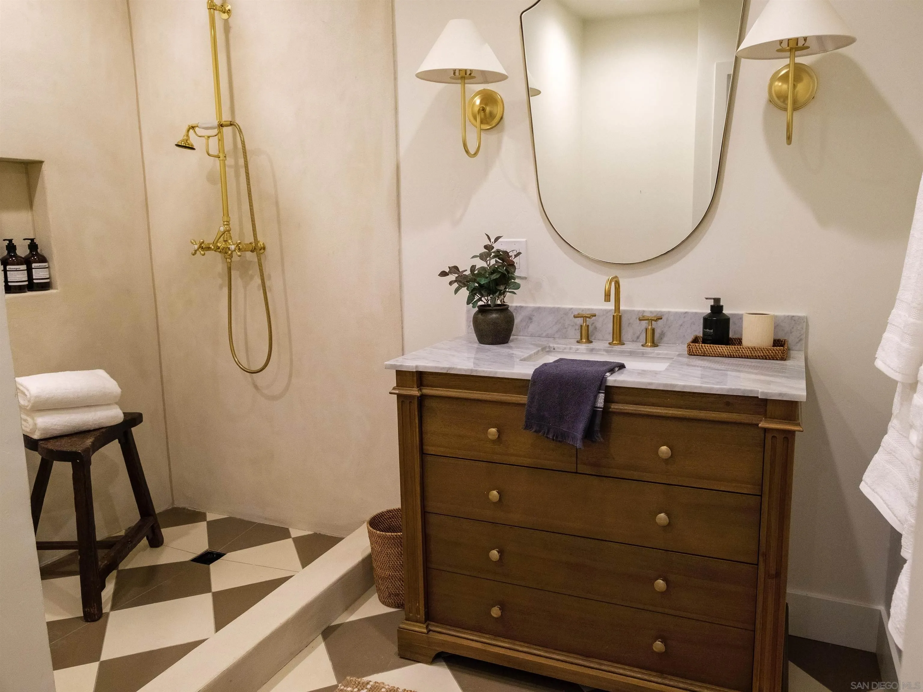 https://cdn.realtyfeed.com/cdn/127/250033316/2e20247f17a9524e37bccd845e408420.webp