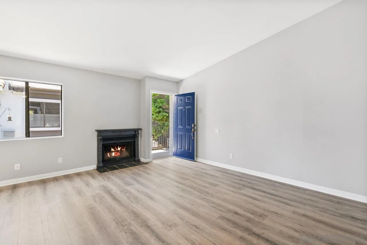 https://cdn.realtyfeed.com/cdn/127/250033319/f6ed3e9d458819631e0687a4059d1e03.webp