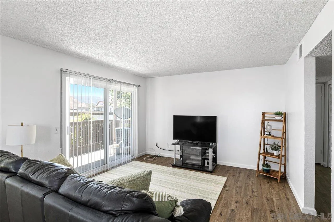 Photo #3: 250033331 Listing 