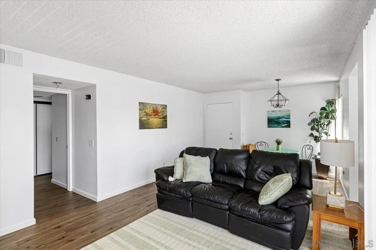 Photo #5: 250033331 Listing 