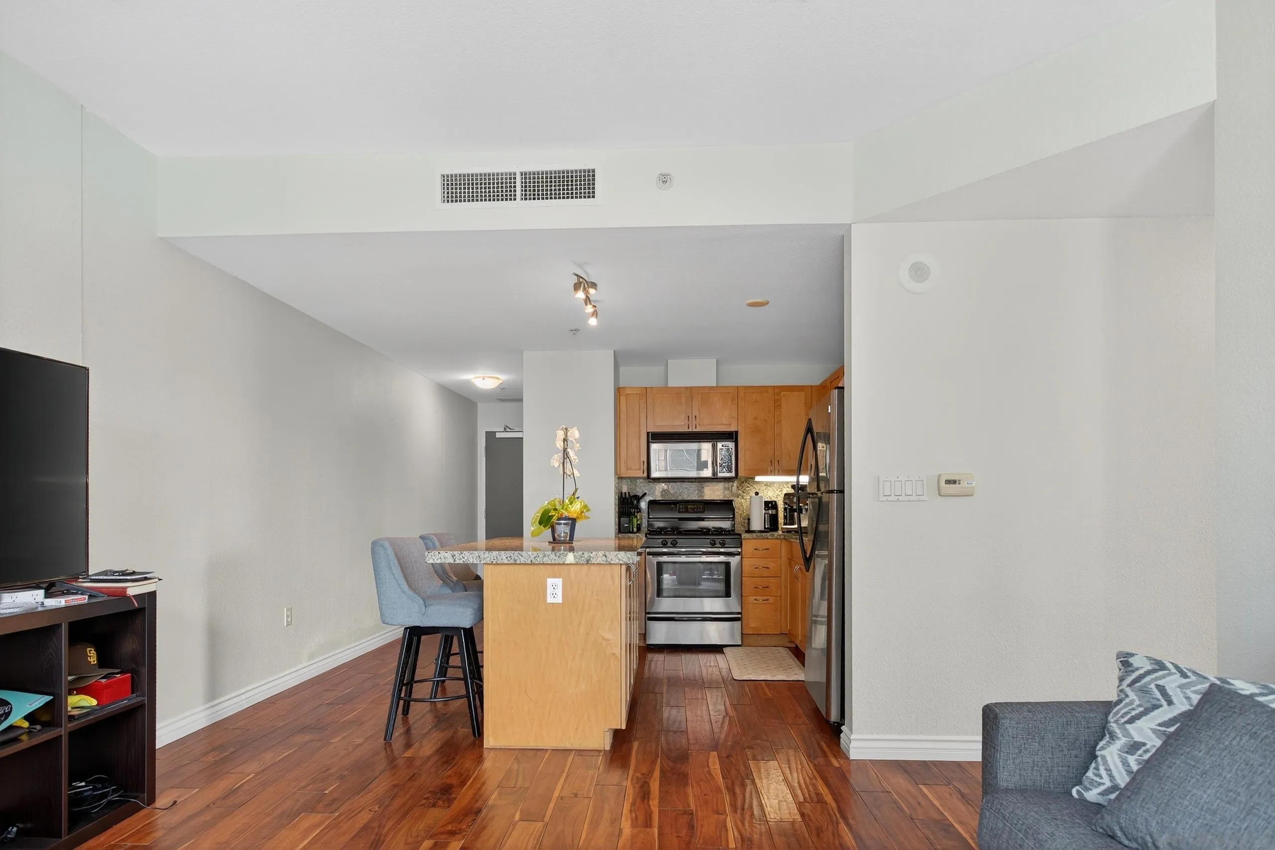 Photo #2: 250033334 Listing 