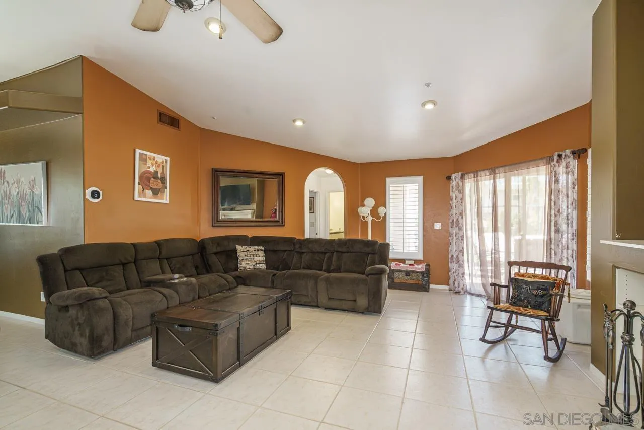 https://cdn.realtyfeed.com/cdn/127/250033337/319b23408d4643f81aadc2d3a15ff924.webp