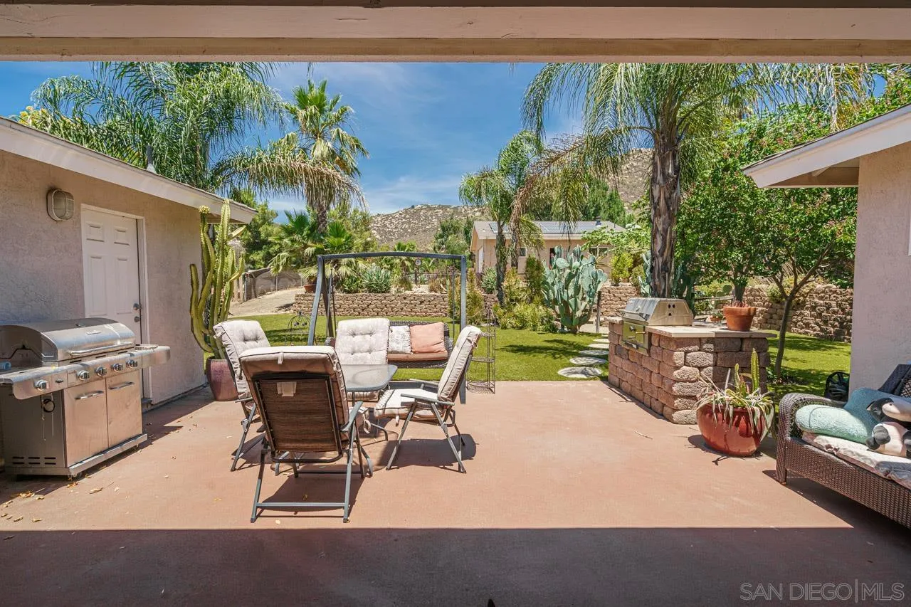 https://cdn.realtyfeed.com/cdn/127/250033337/5aa887b9f28ba05ce2054d7a06fc309f.webp