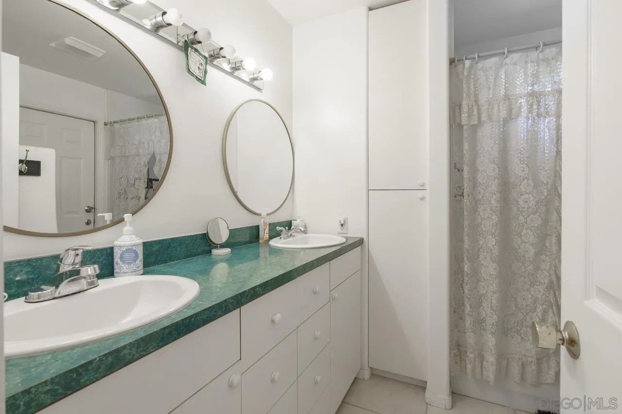 https://cdn.realtyfeed.com/cdn/127/250033337/aa78d73704514e34d6903a8821ace2d0.webp