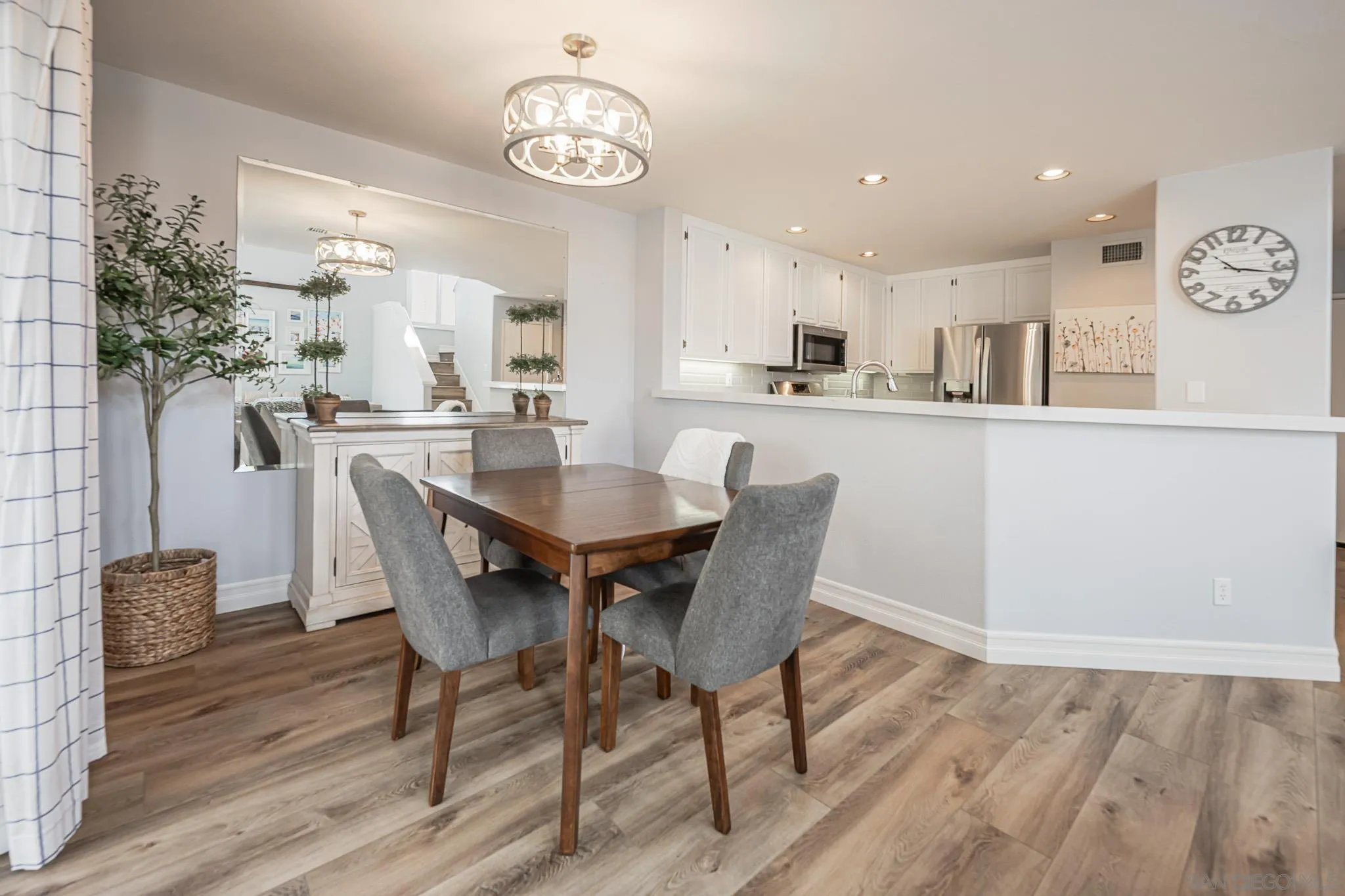 Photo #3: 250033341 Listing 