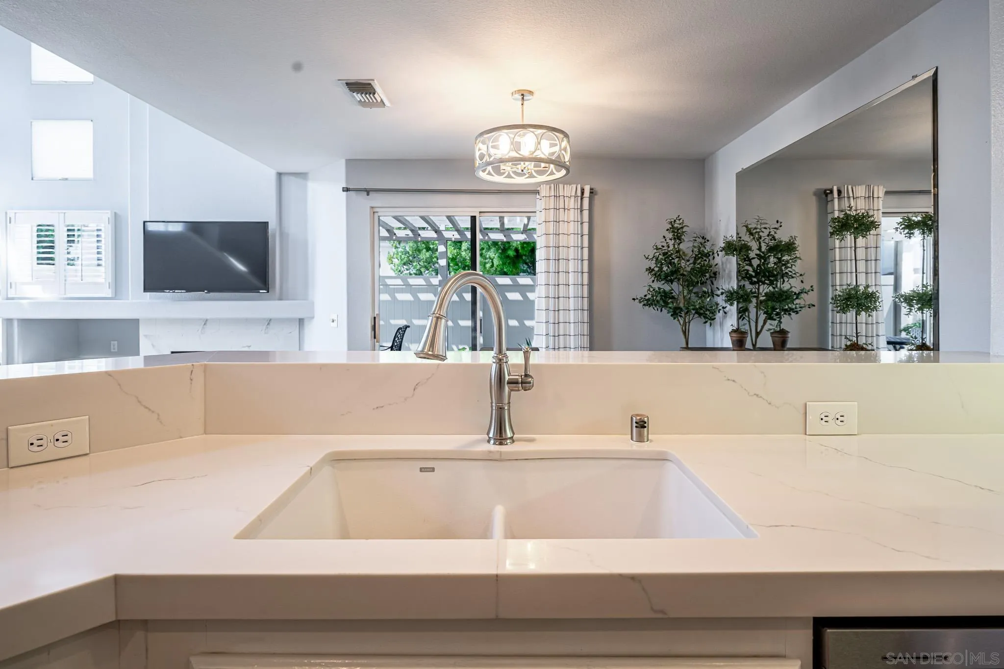 Photo #5: 250033341 Listing 