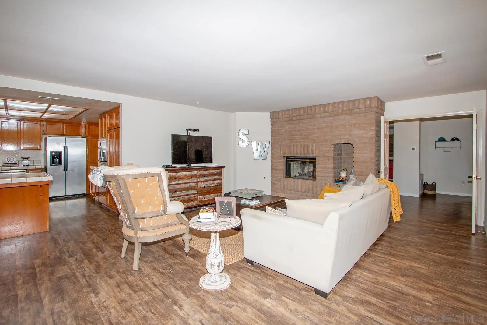 https://cdn.realtyfeed.com/cdn/127/250033354/2474c6183f957a376db36d3ada9b21c3.webp
