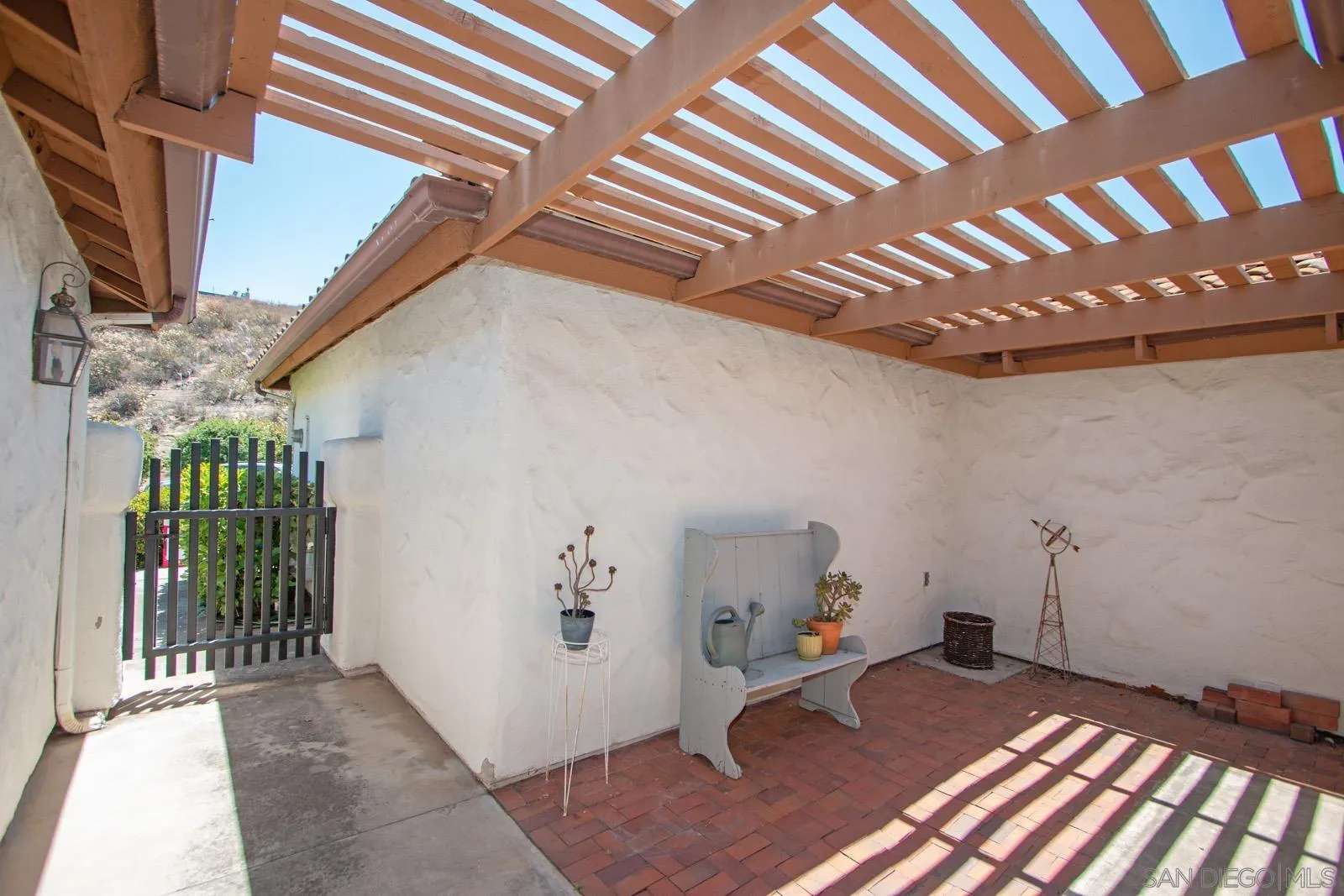 https://cdn.realtyfeed.com/cdn/127/250033354/b69cae94b2aa47fe7de37b4fb58ec924.webp