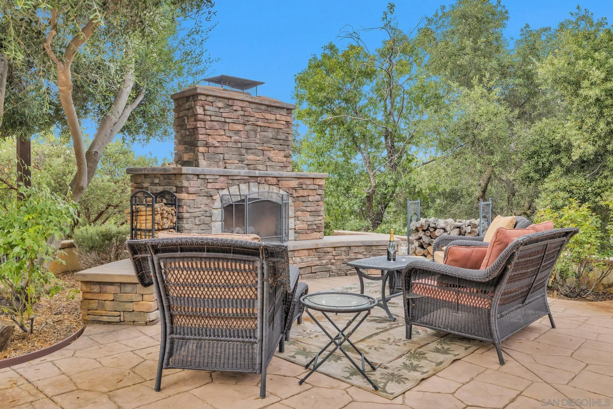 https://cdn.realtyfeed.com/cdn/127/250033370/634382812796cad84eeec36bc4dc24cc.webp