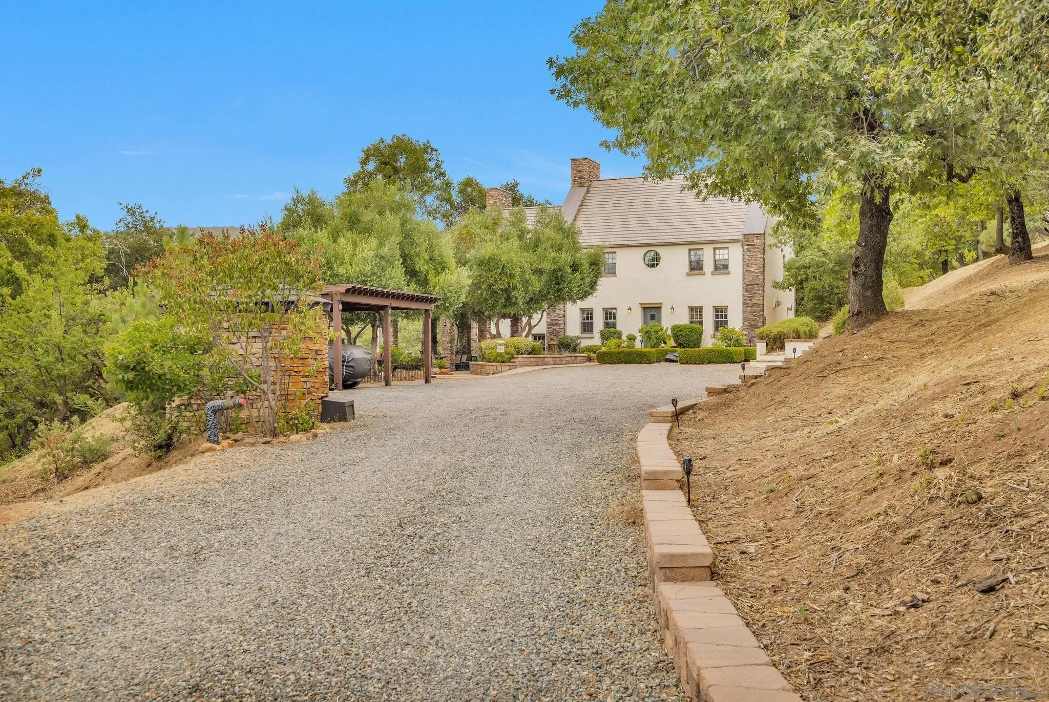 https://cdn.realtyfeed.com/cdn/127/250033370/e3c6266b1516d0bcddc1a39c2ff408fe.webp