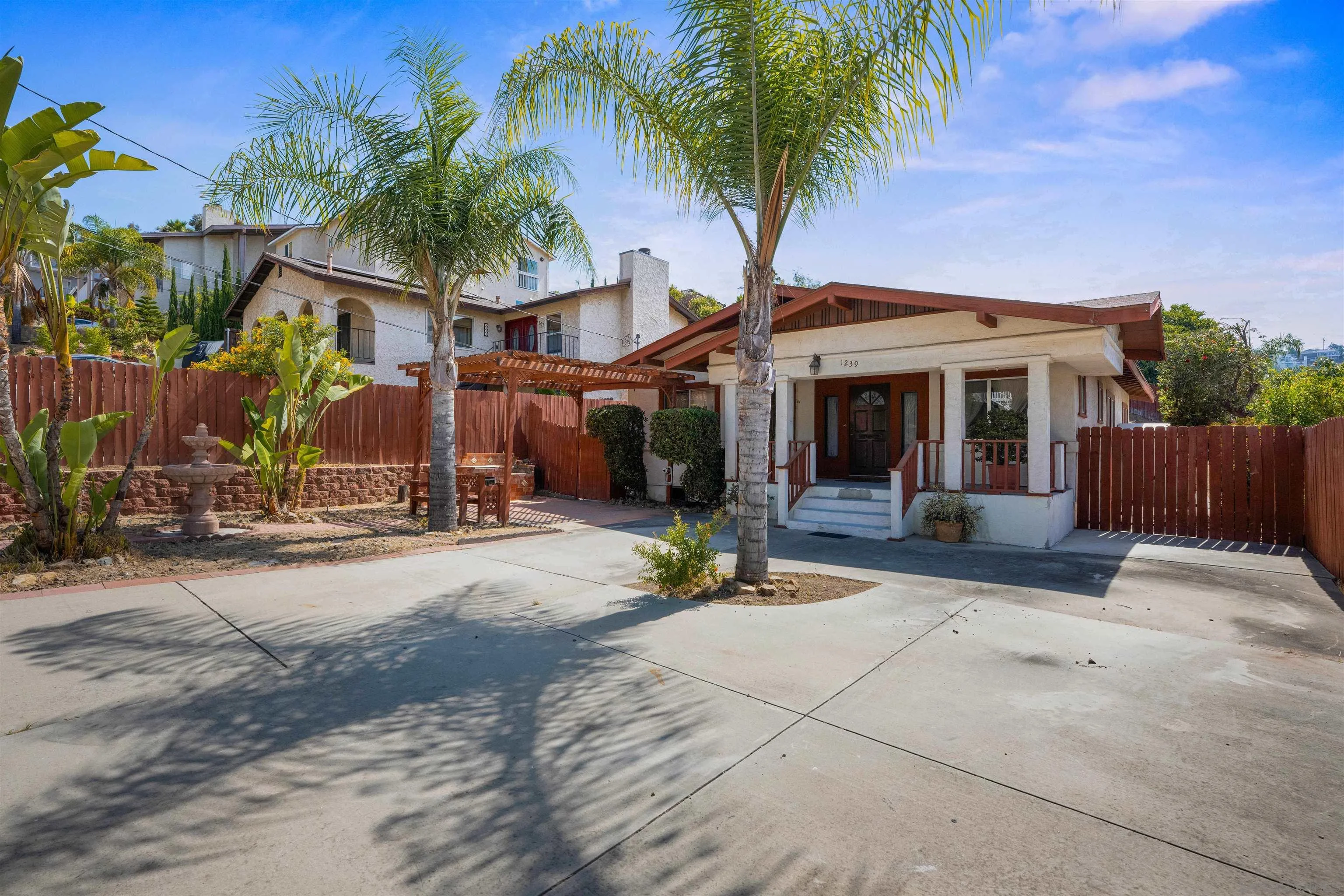 https://cdn.realtyfeed.com/cdn/127/250033373/1b8e2ac3d0dfef51715773b5d9442282.webp