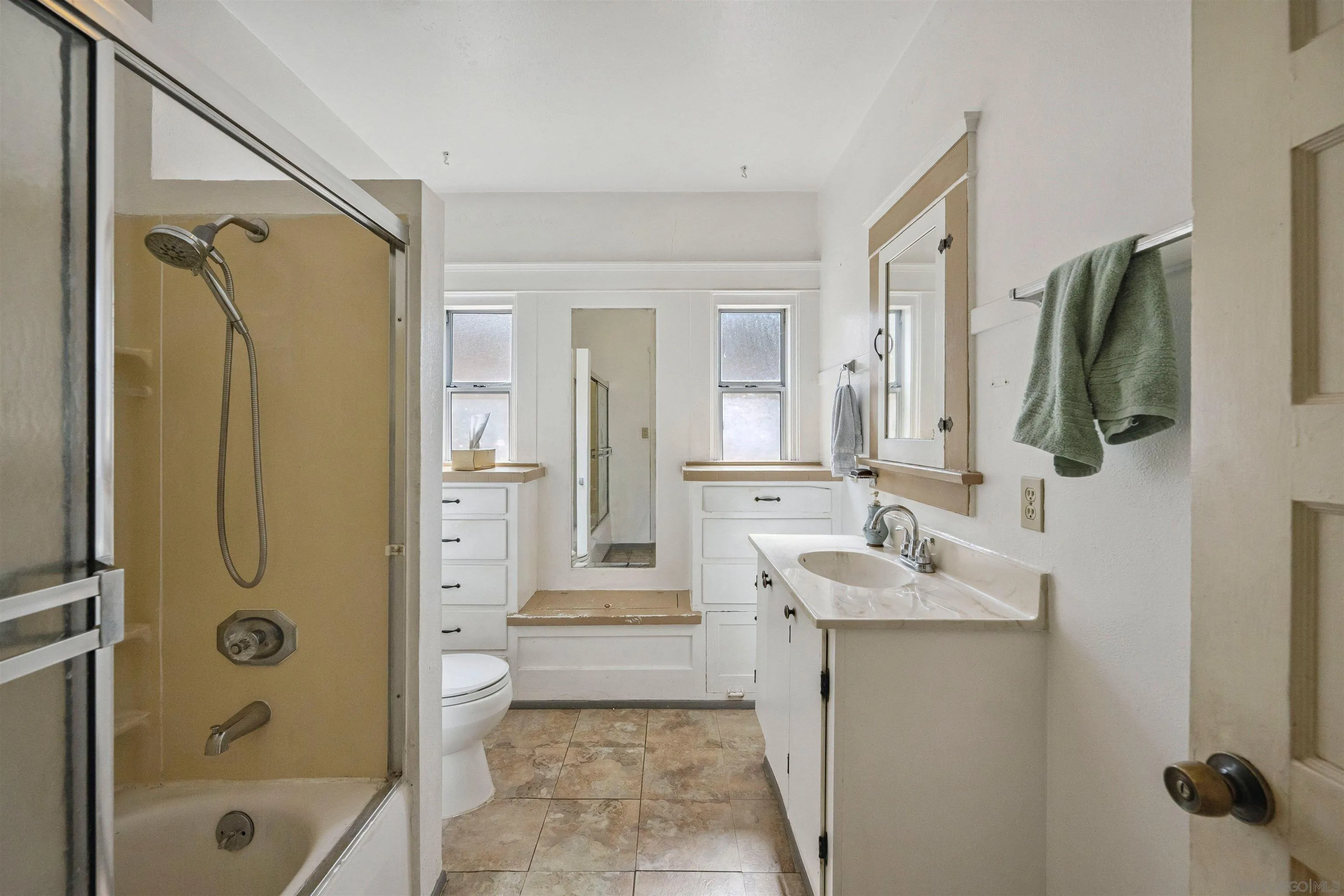 https://cdn.realtyfeed.com/cdn/127/250033373/6d5eaa8b8dd1e0569493b8e10c14c9e9.webp