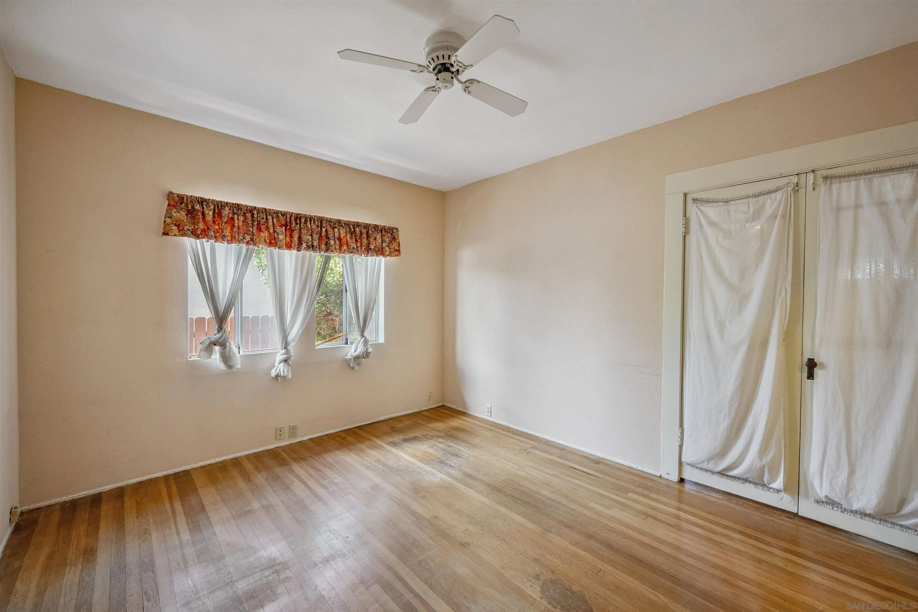 https://cdn.realtyfeed.com/cdn/127/250033373/e3f5f052fd77df1d13a7f7111c55579a.webp