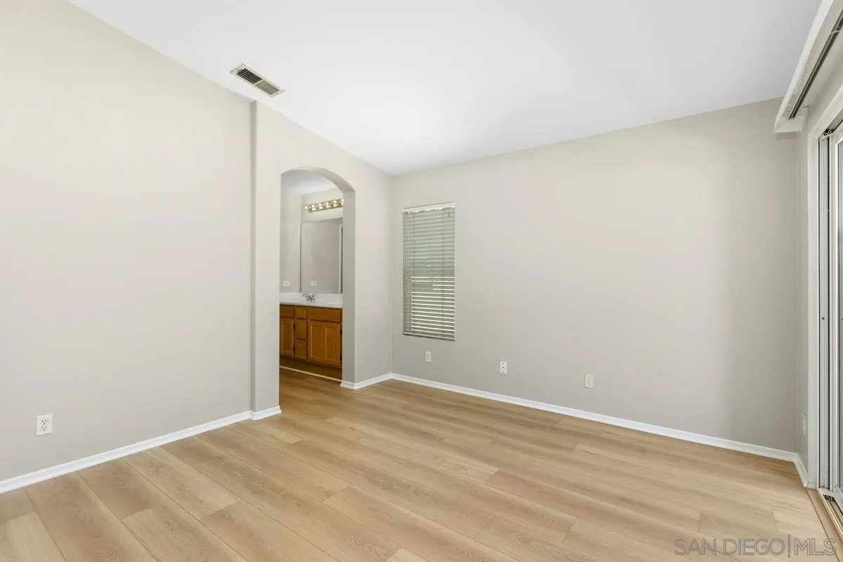 https://cdn.realtyfeed.com/cdn/127/250033378/5cb561f892aa2fd78cbec2bf703e6abb.webp