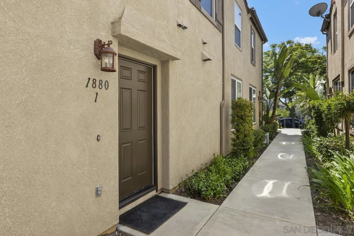 https://cdn.realtyfeed.com/cdn/127/250033378/885909bd265ea334a3383f9564cab8bd.webp