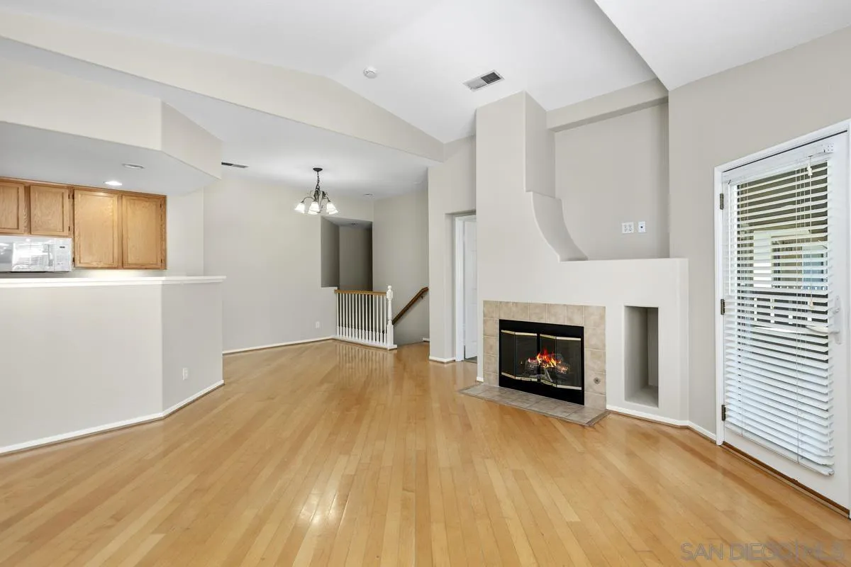 https://cdn.realtyfeed.com/cdn/127/250033378/8b96af2a5aaf9f7bc9a0517270f3a747.webp
