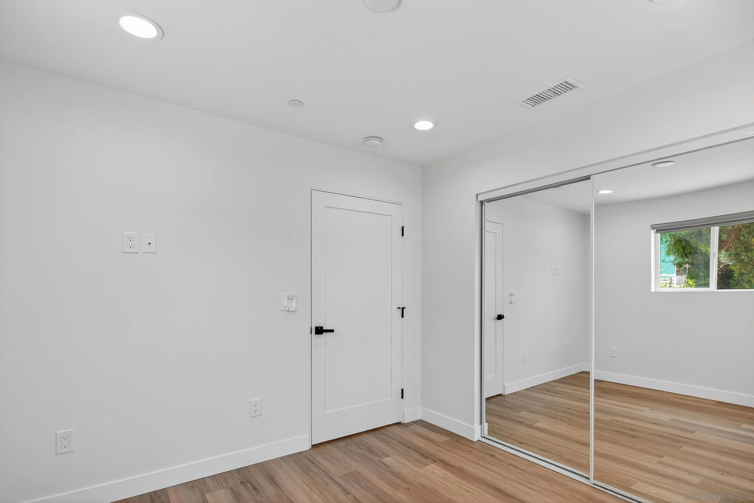 https://cdn.realtyfeed.com/cdn/127/250033389/94d8820a6043bd3ad6af7e068186bc9e.webp