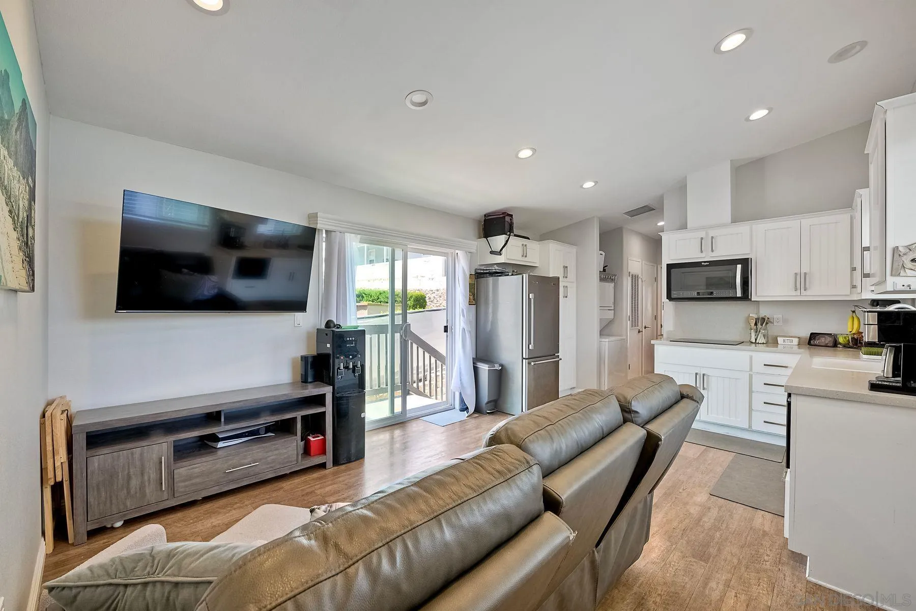 https://cdn.realtyfeed.com/cdn/127/250033396/651b88e95b01a59601dd0154e43a15b4.webp
